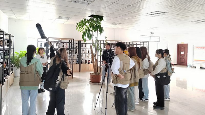 行业背景：抖音直播的崛起与服装行业的机遇